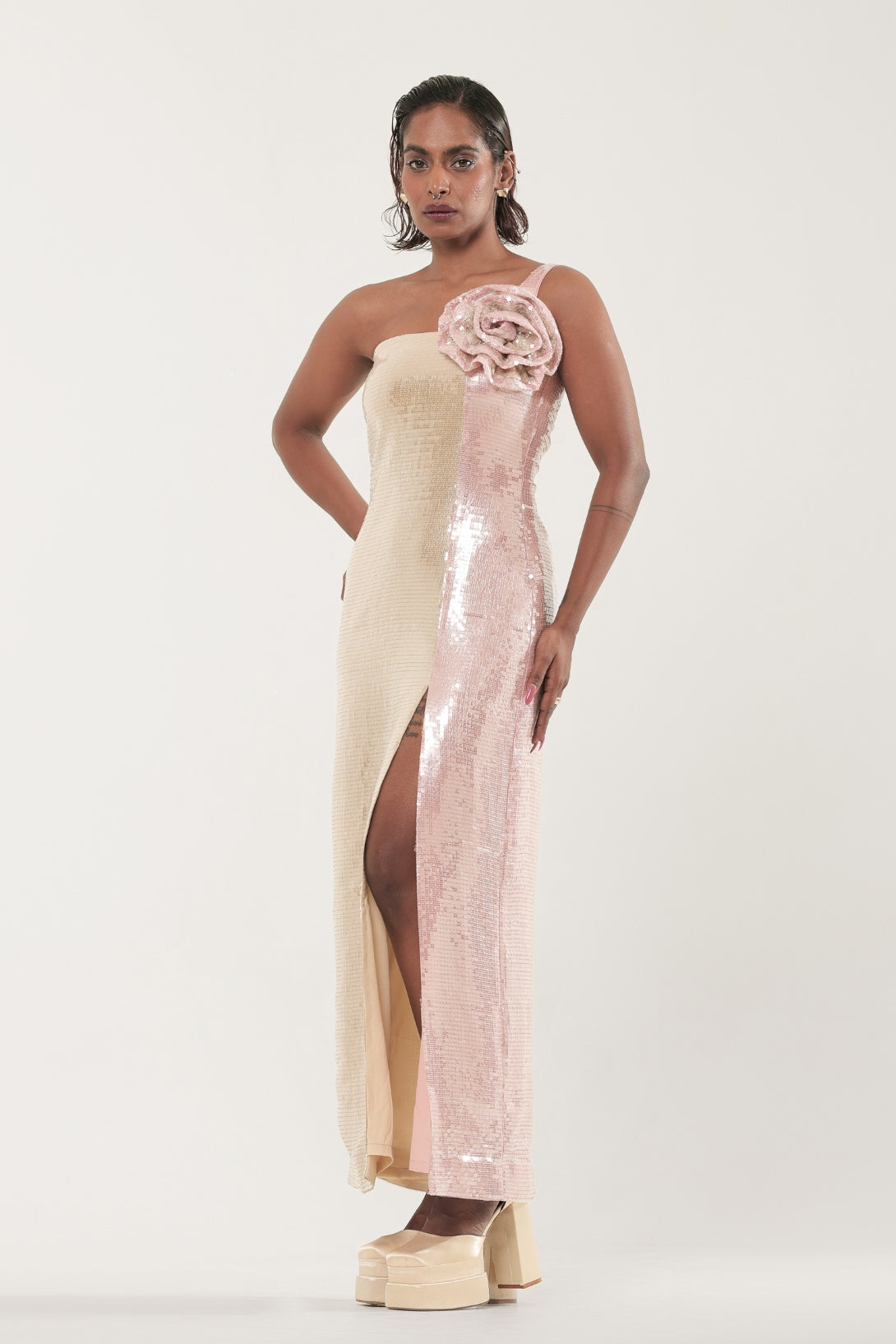 Astrid Flower Detailed Sequins Midi Dress